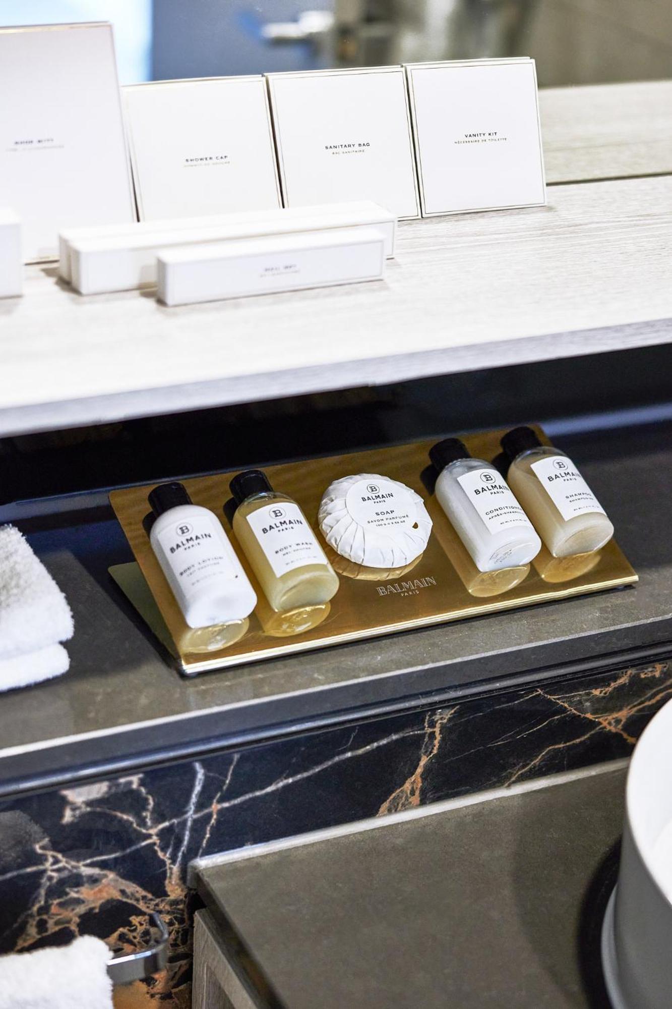 Meriton Suites 堪培拉 外观 照片 Balmain toiletries