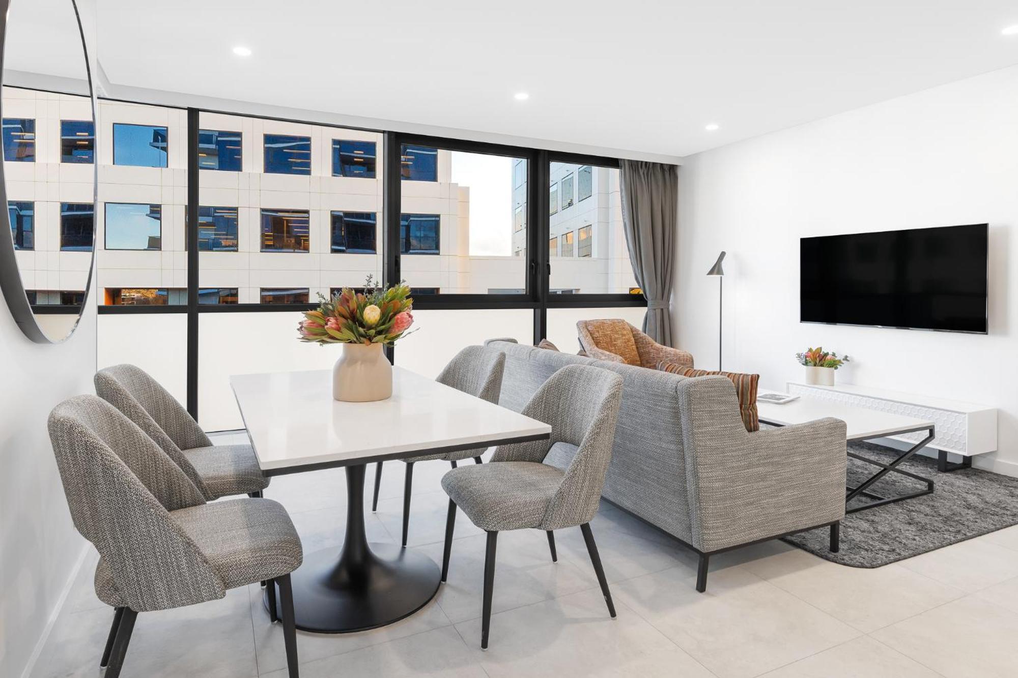 Meriton Suites 堪培拉 外观 照片 A staged apartment
