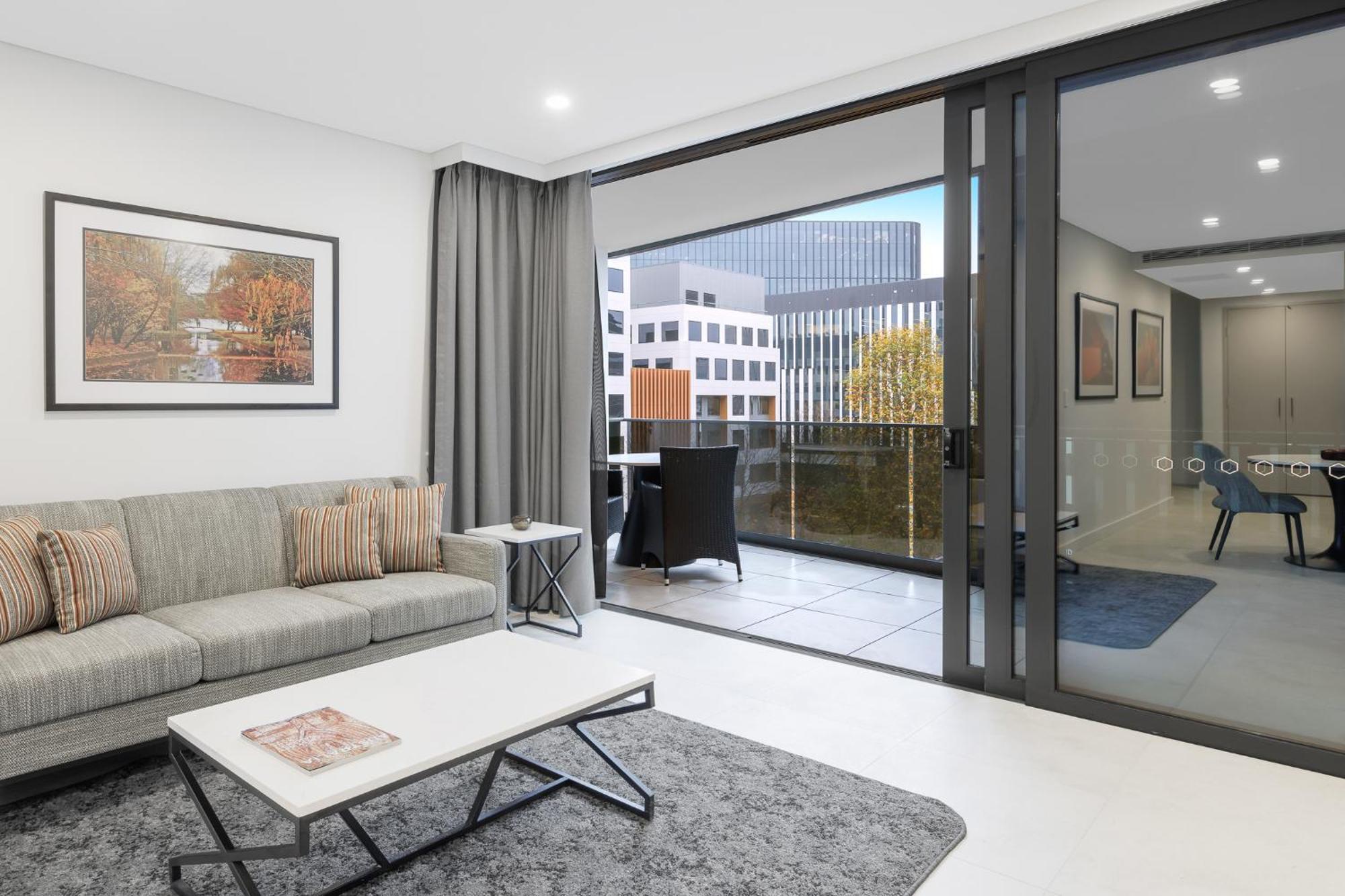 Meriton Suites 堪培拉 外观 照片 The interior of a typical apartment