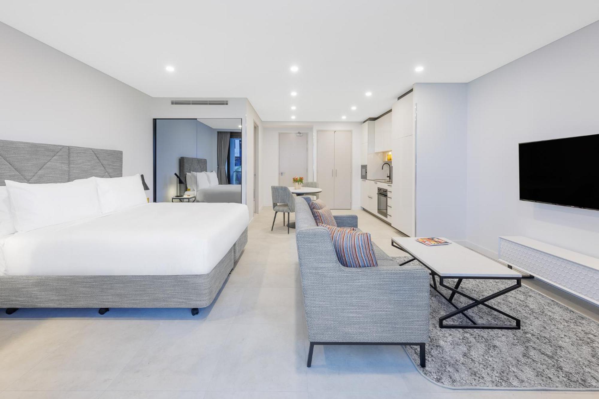 Meriton Suites 堪培拉 外观 照片 Studio apartment